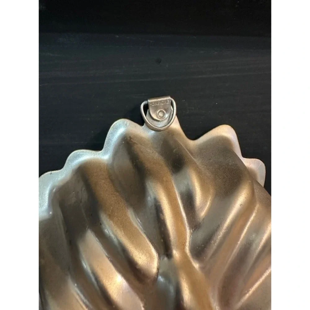 Vintage Aluminum Pineapple Mold Wall Hanging‎ Kitchen Decor Pink Tone 10.5 Inch